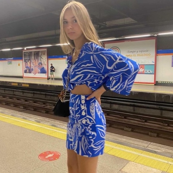 Zara Printed Crop Top - Picture 5 of 9